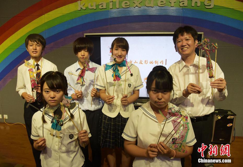 牛鞭伸入女人下身的视频