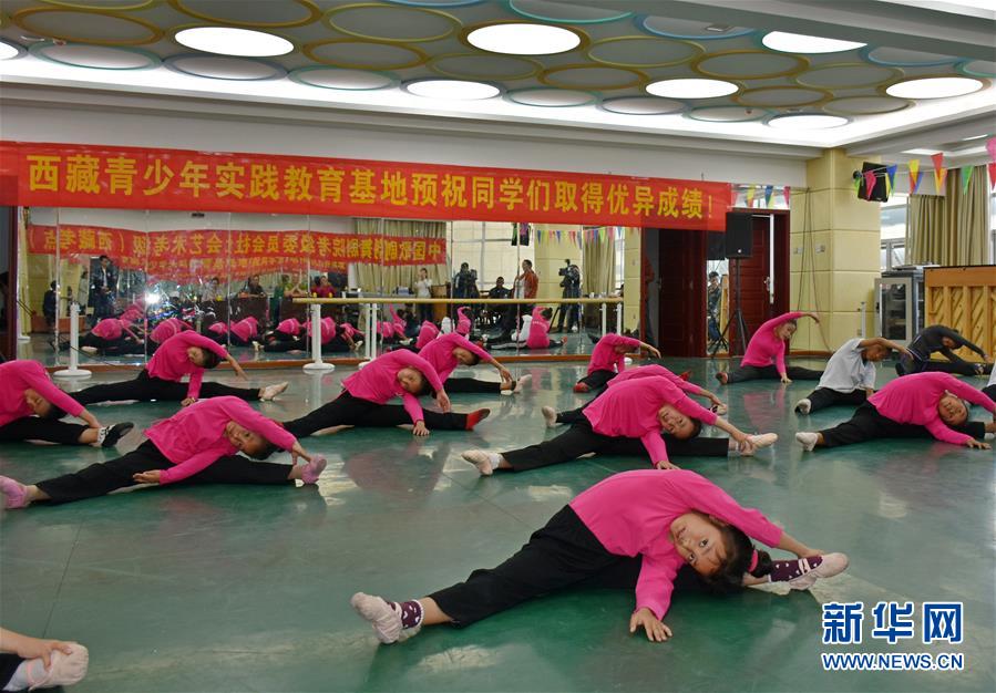 偷偷碰操老逼免费视频