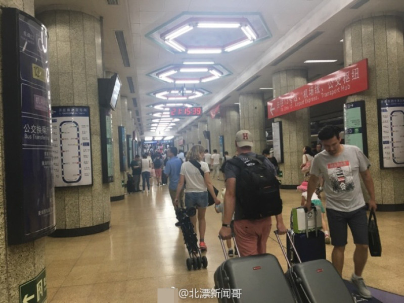 被巨大黑人整得翻白眼