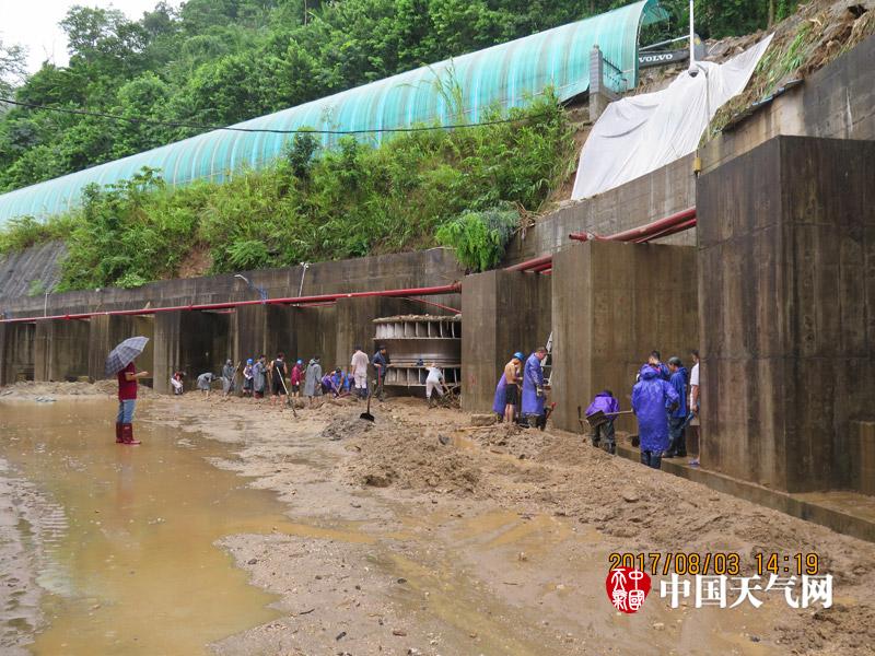 公妇乱婬ⅩXX毛片A片喜宝