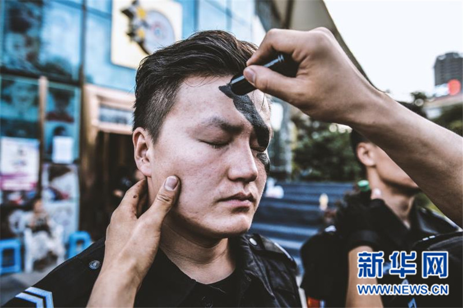 老师撩起胸让我的 蹭来蹭去