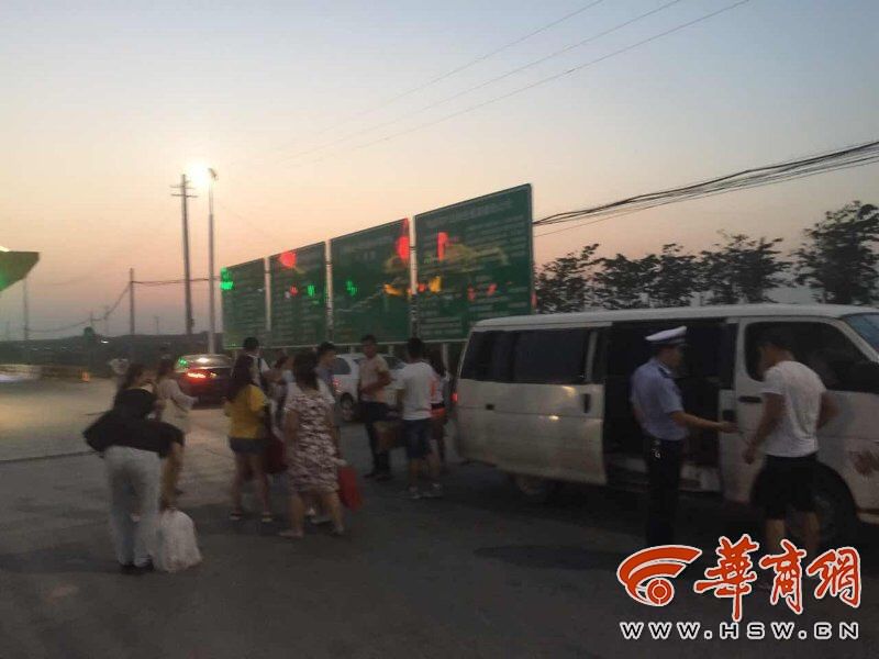 校花露出 强迫我们揉动漫