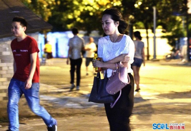 与亲女洗澡时伦了2次