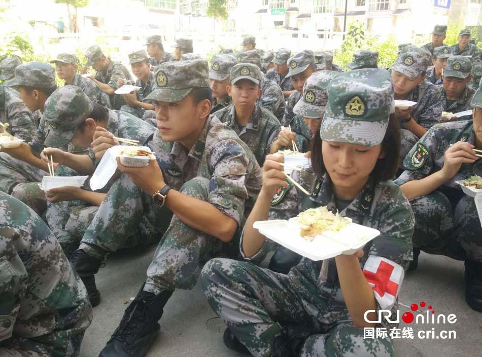 变态撕开内衣 吸屁股