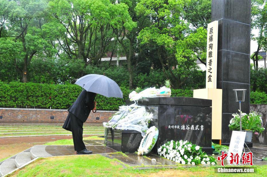 沟厕白嫩大屁股国产盗摄