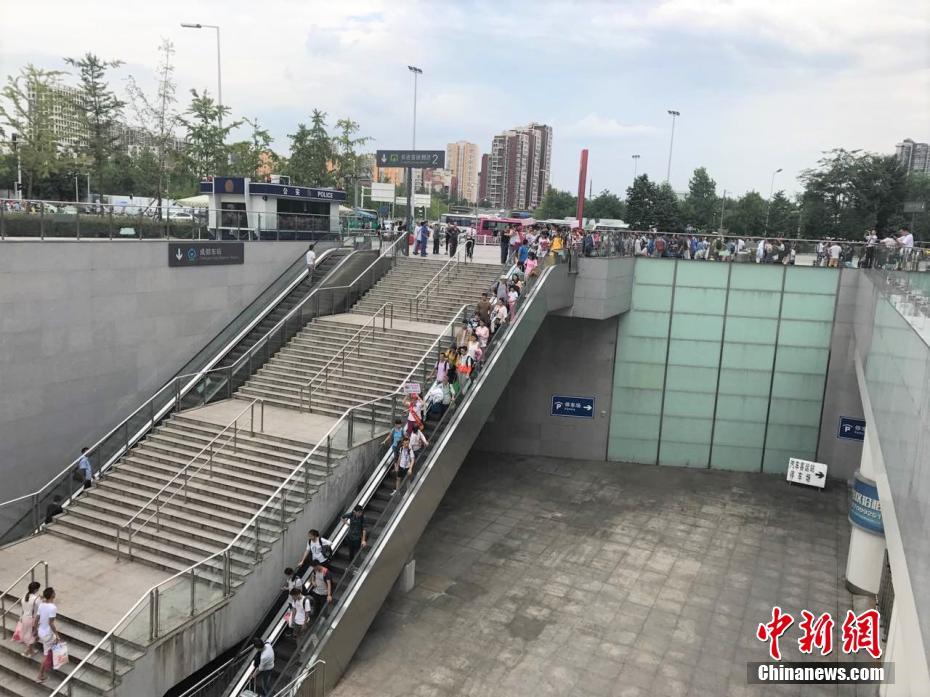 美女靠逼