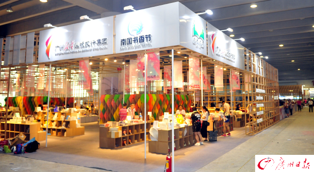 偷拍女生尿尿视频网站App