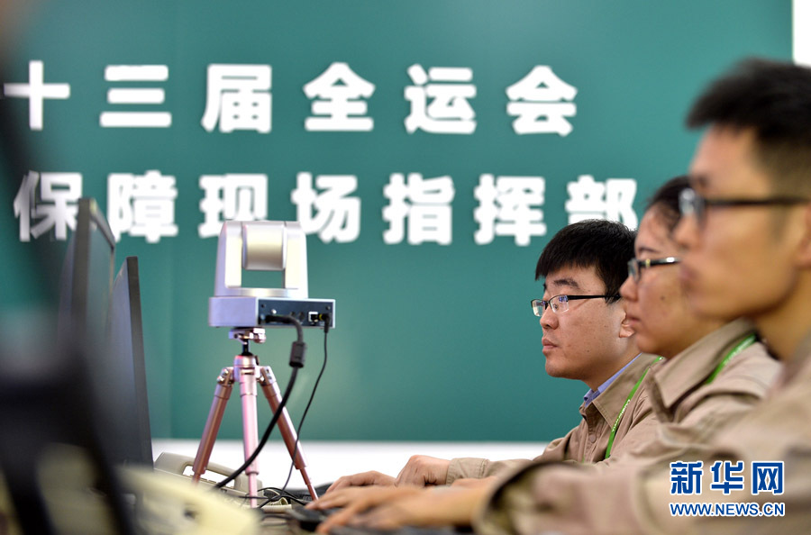 摸胸动态图