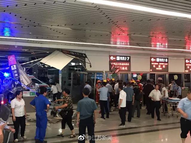 白丝校花 扒腿自慰