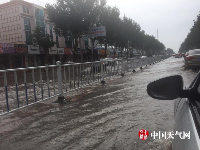 校花大胸奶汁乳流奶水出来