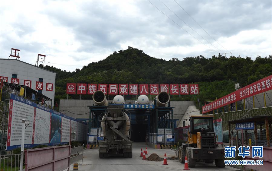 班长让我吃她胸 摸她奶