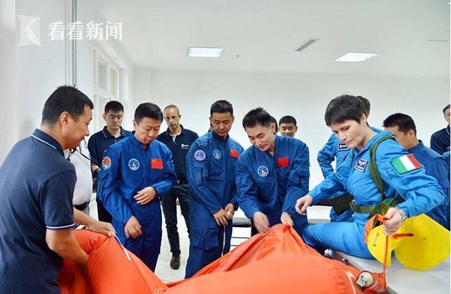 四个黑人玩一个中国人456