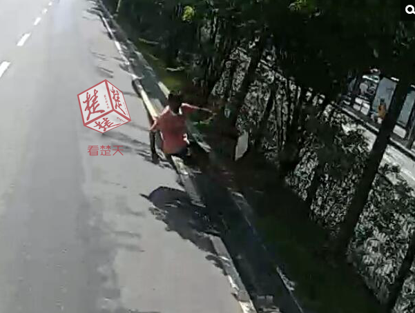 男男一起相嗟嗟嗟免费观看真人