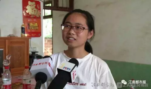 校花大胸奶汁乳流奶水出来