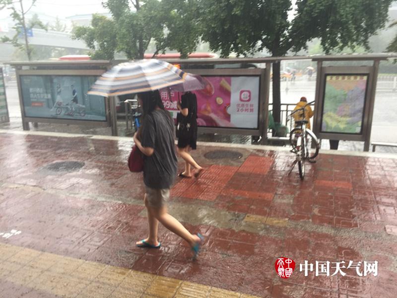 国产AV麻豆美艳房东苏语棠