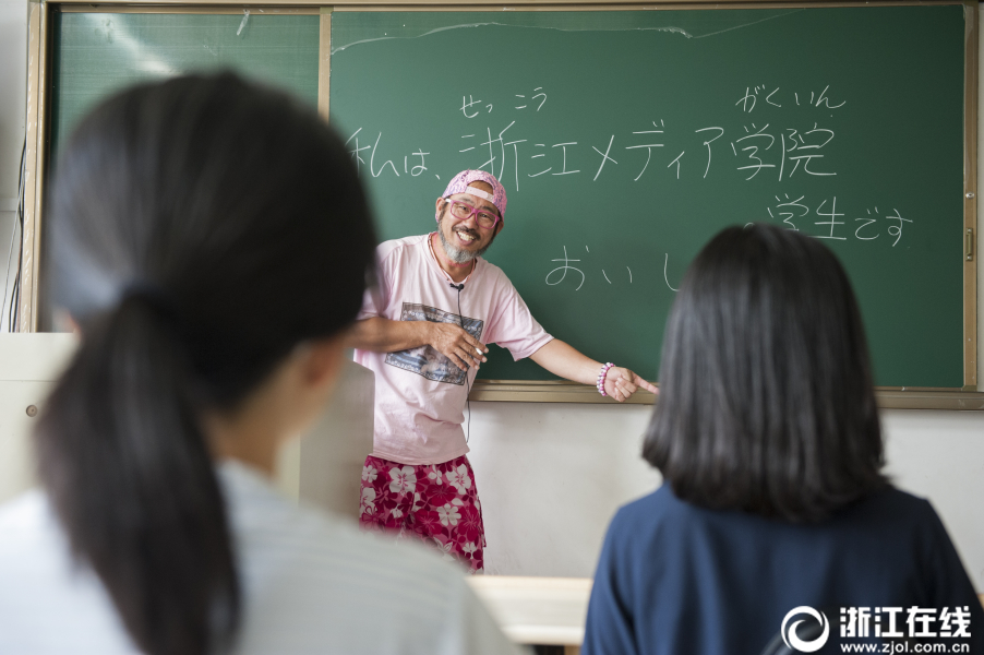 校花被 娇喘出奶动漫