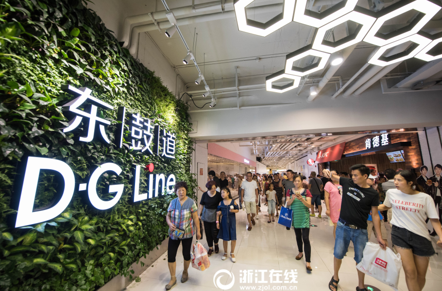 老太婆性裸交     囗交