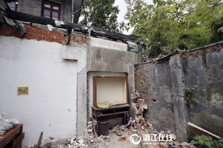 帅哥洗澡搞鸡偷拍