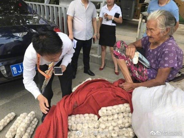 黄色偷拍女厕美女撒尿秘?视频