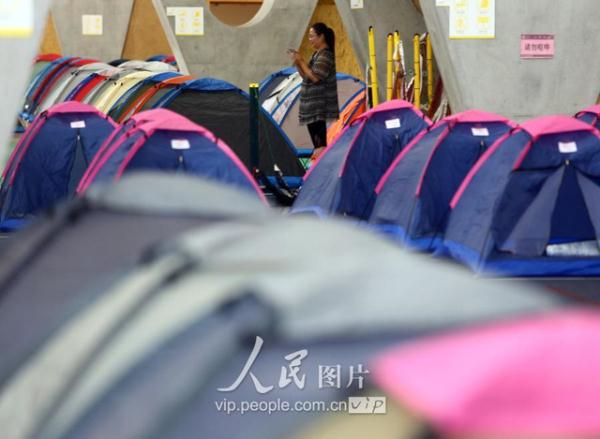 伸进女同桌乳沟里摸爽了电影