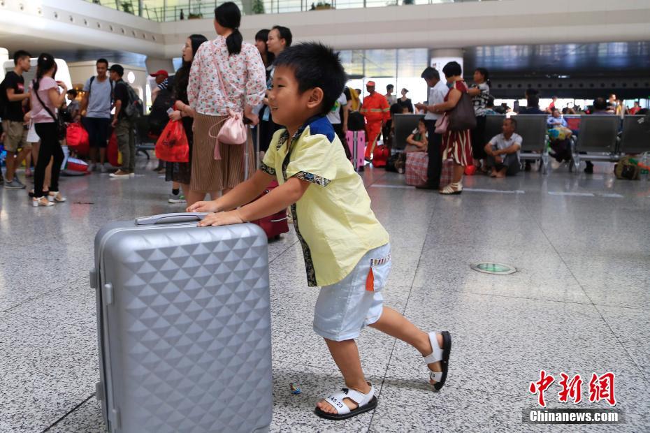 双腿张开被5个男人调教电影