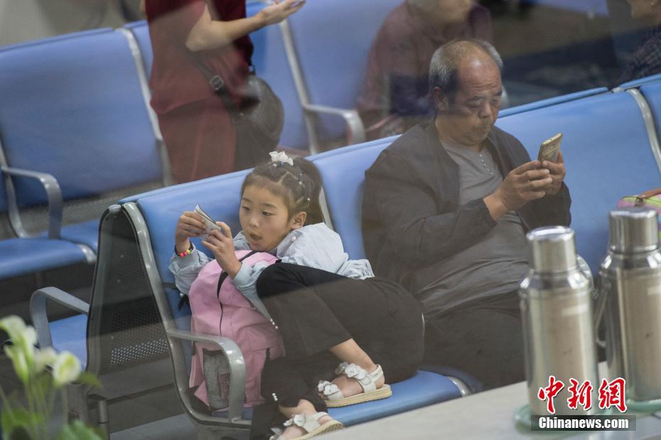 人妻性爱三级片