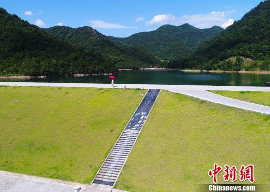 森下悠里