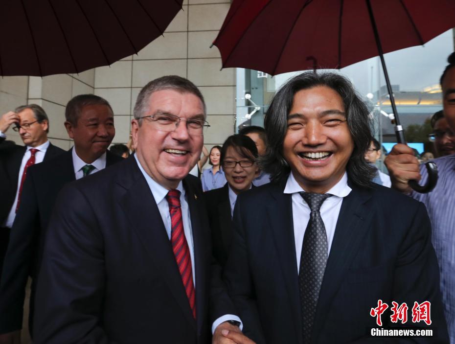 白裤袜校花 扒腿让我c
