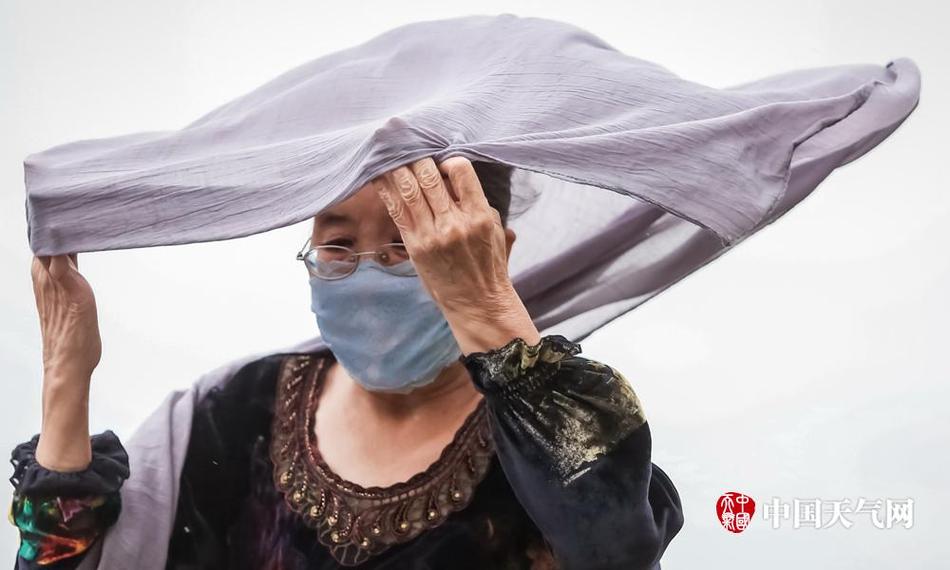 国模人体极品粉鮑欣赏