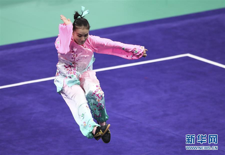 欧美胖老女人骚逼