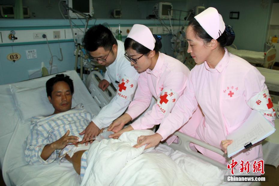 男男脱裤子 小jij鼓起来
