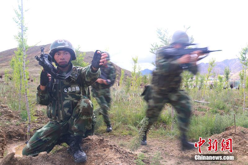 女生把腿张开让男生桶