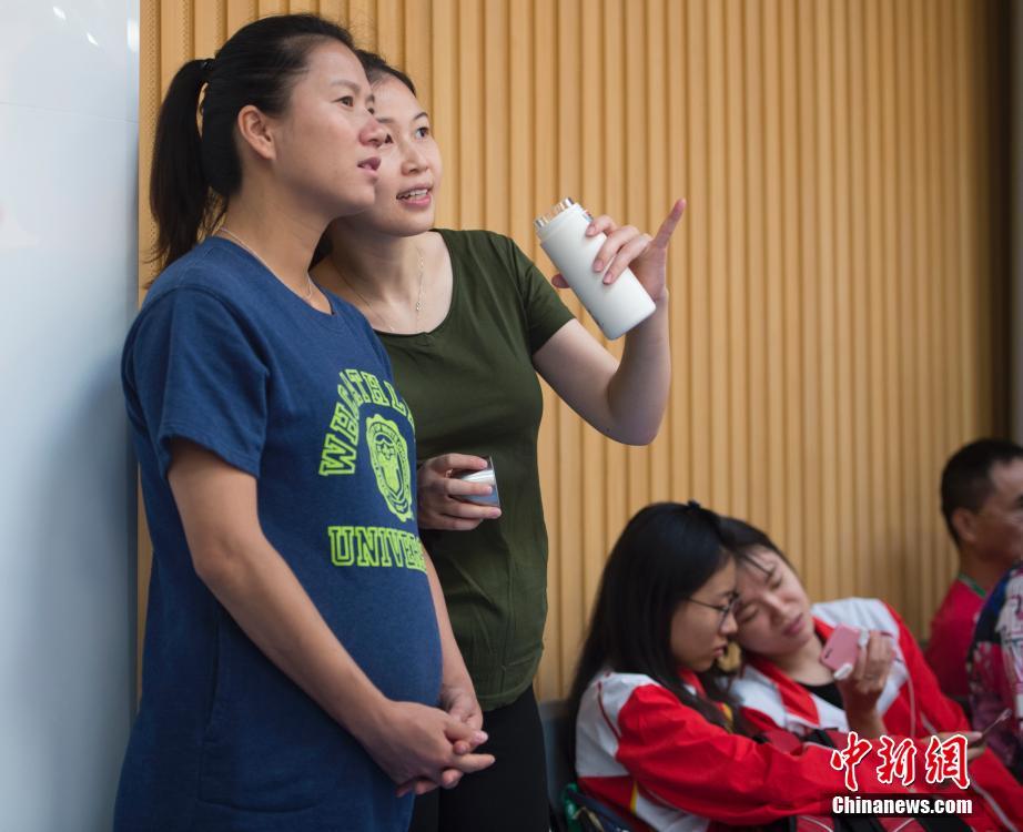 偷拍苗族人妻洗澡Hd