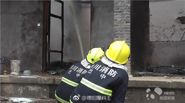 男人把ji大巴放进女人嘴图片