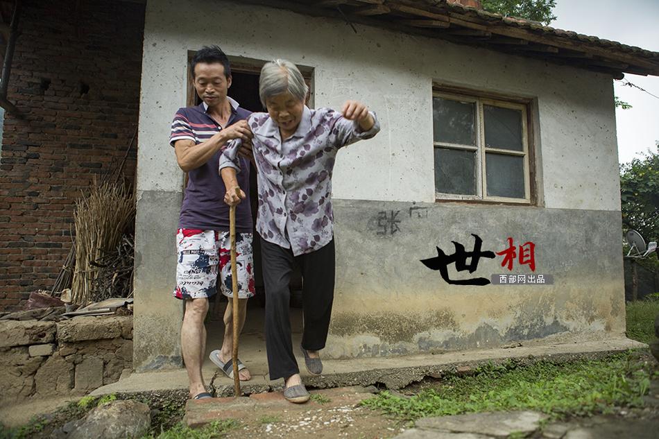 100%露奶头