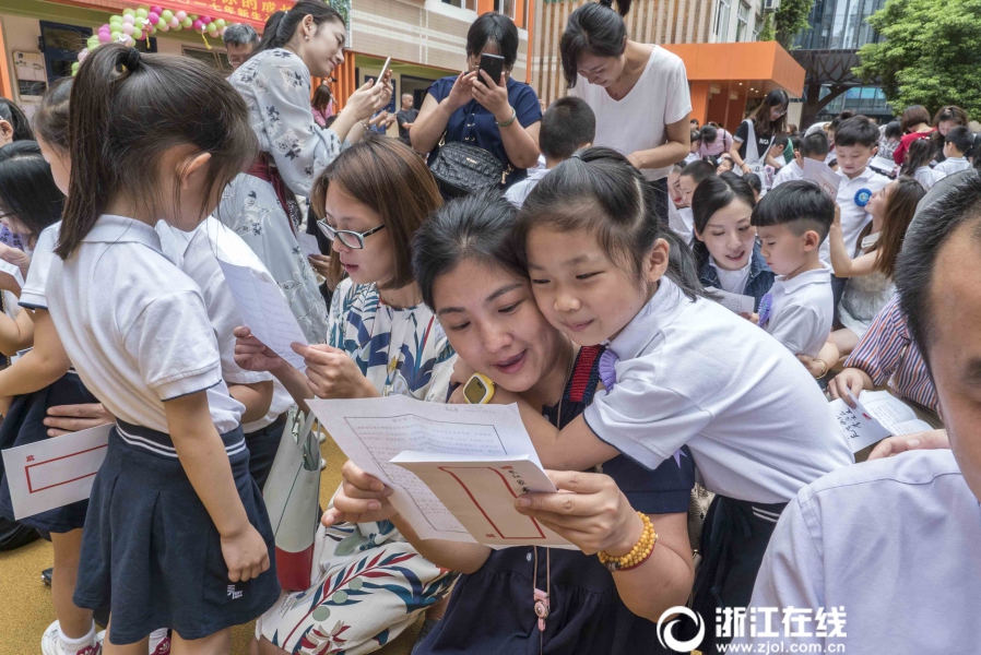 被女同学伸进裤裆玩jiji