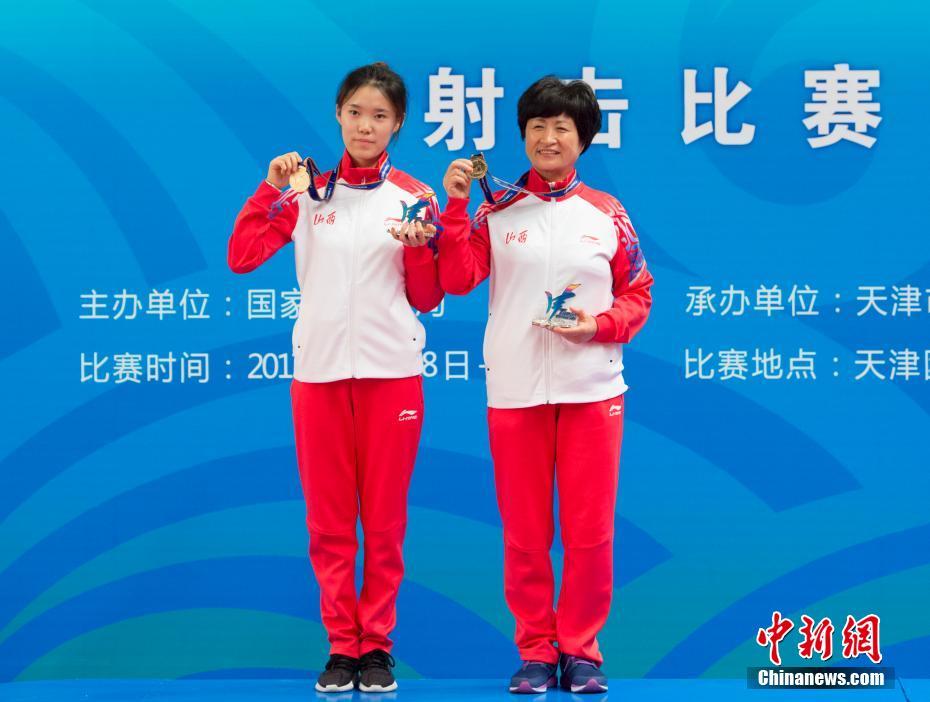 迈开腿打扑克