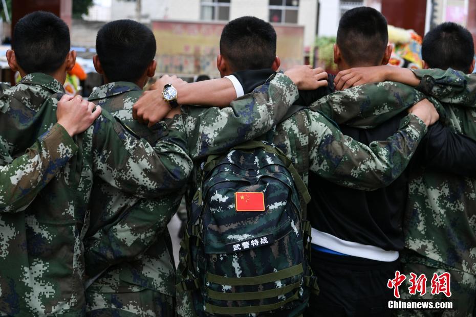 嗯～啊别揉我奶头秘 黄漫