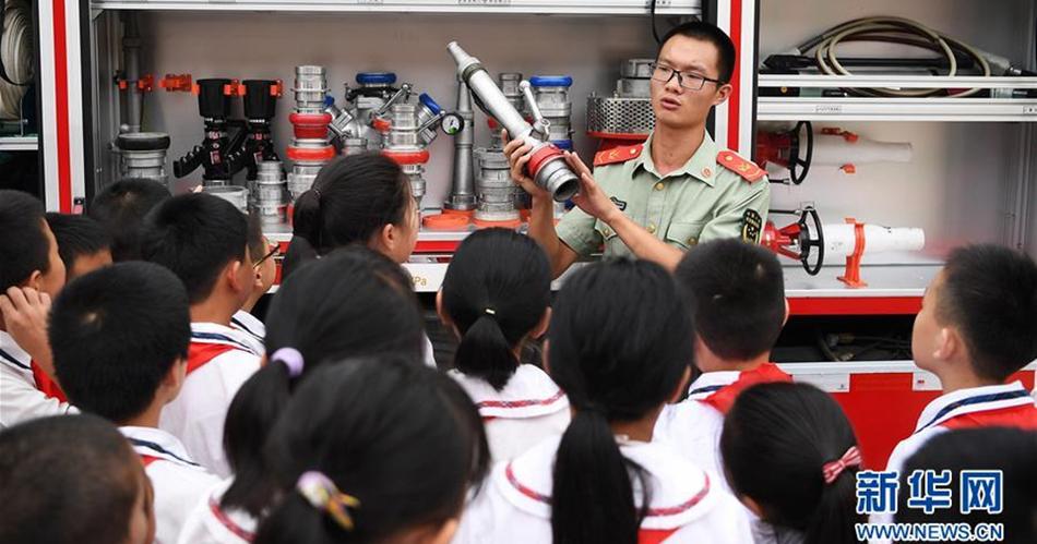 老熟女乱小伙Hd