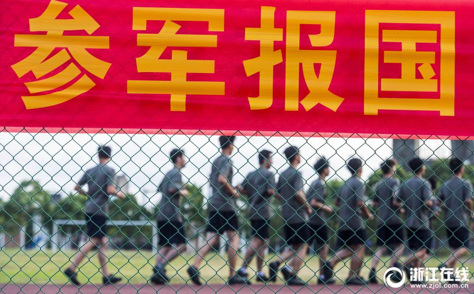 公交车掀开奶罩边躁狠狠躁软麻豆