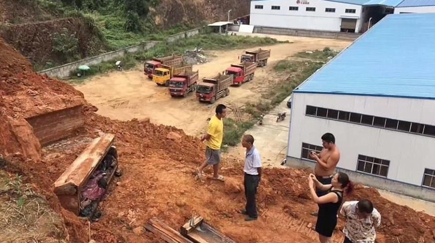校花主动掀开Jk露出白色内裤