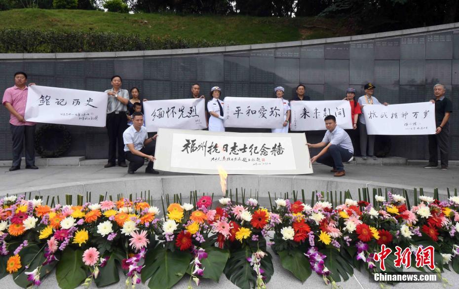 ??无遮挡裸光屁屁打屁股图片