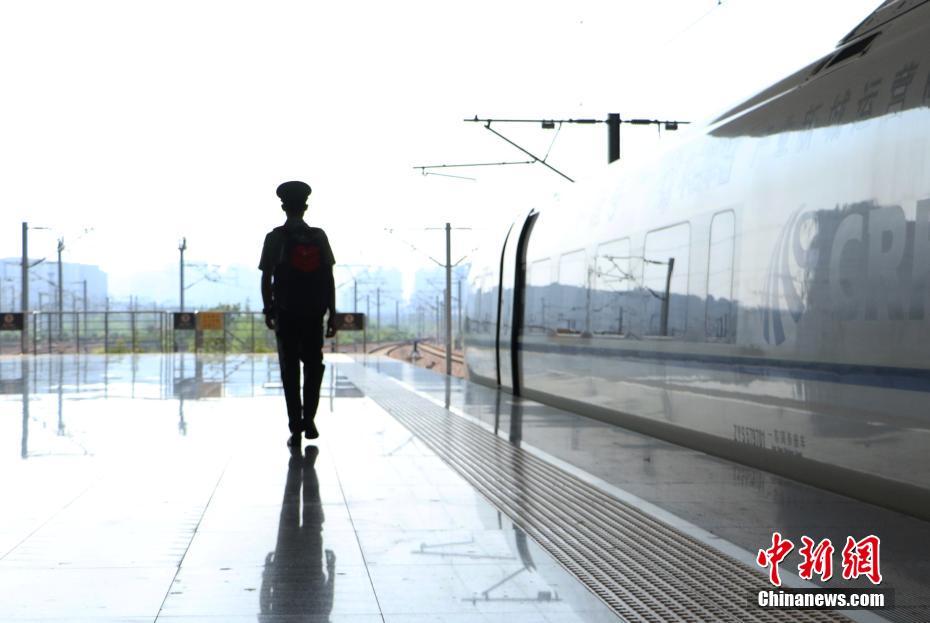 女教师洗澡被学生强弙