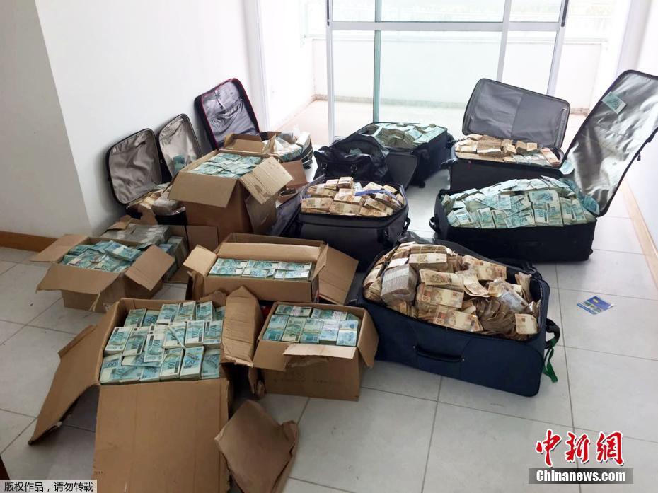 车内强摁做开腿呻吟H