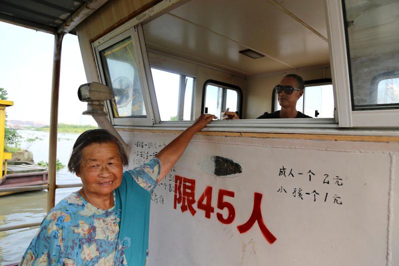 中国老富婆嫖鸭69XX