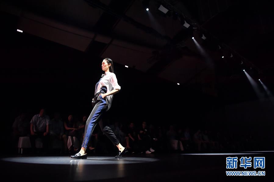 美女黄色录像播放出来视频在线观看