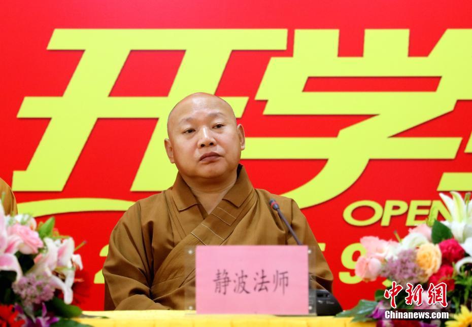 扒开美女 狂揉 在酒店