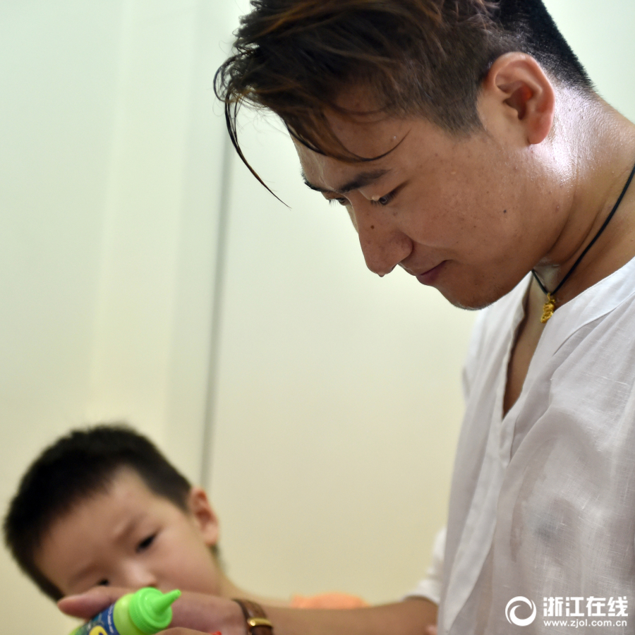 扒开老师裙子 狂揉 难看照片