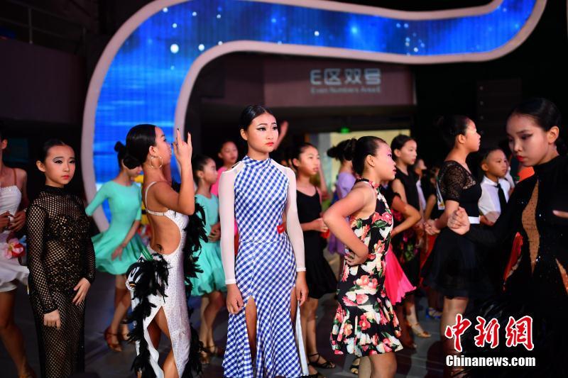 中国熟女肏屄视频