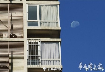 在线老师在学校稿中学生三级片